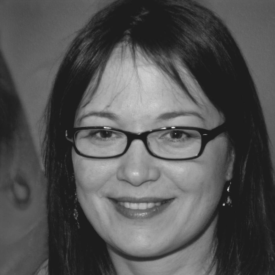 Katharina Brenneke bei einer Makrofotografie-Session im Freien